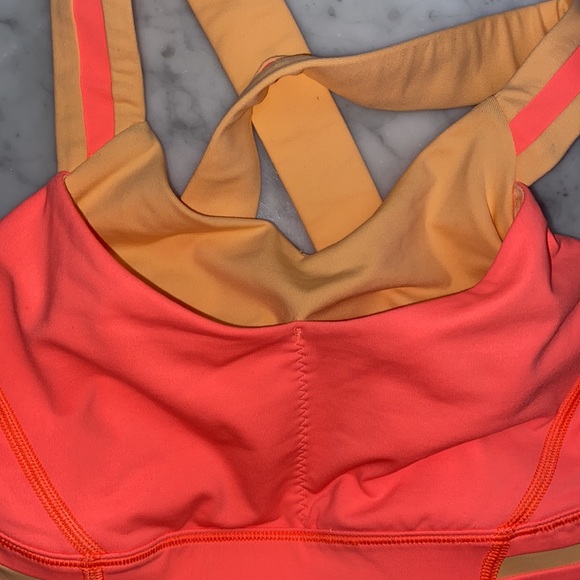 Lululemon sports bra - Picture 7 of 8